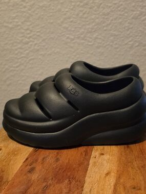NWT UGG Sport Yeah slip on clogs, kids size 1